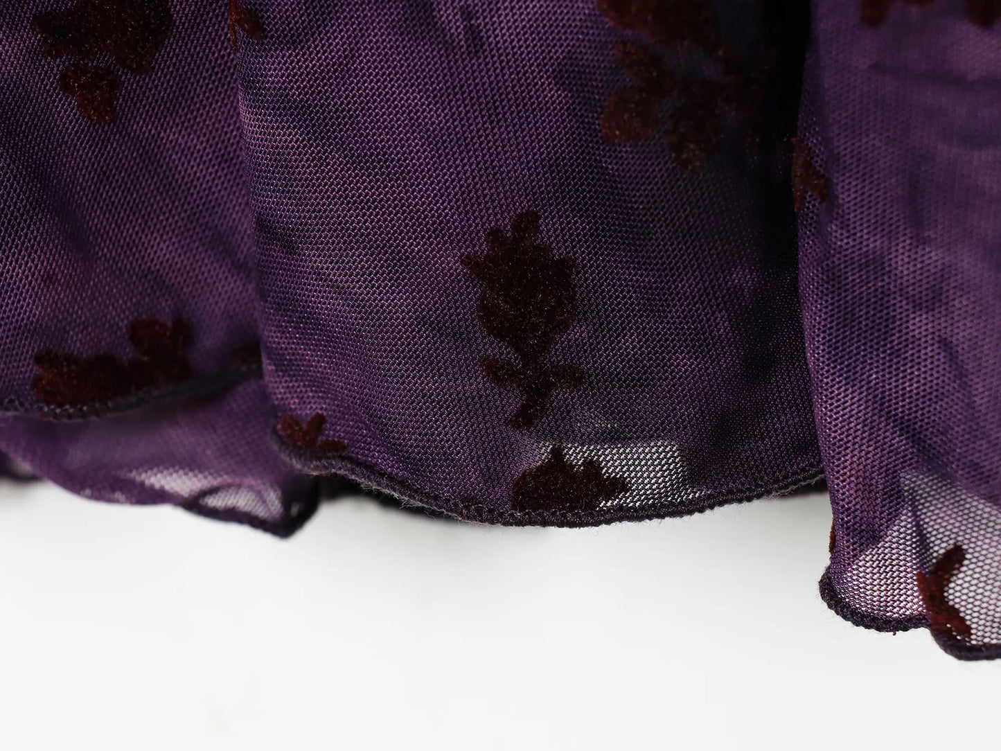 Vestido floral discreto elegante