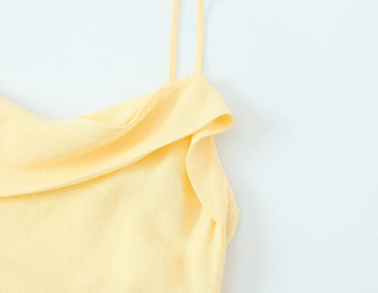 vestido sin espalda asimétrica ajustado con tirantes