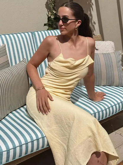 vestido sin espalda asimétrica ajustado con tirantes