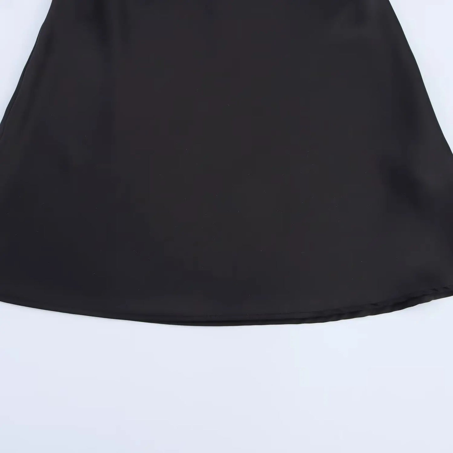 vestido con textura satinada