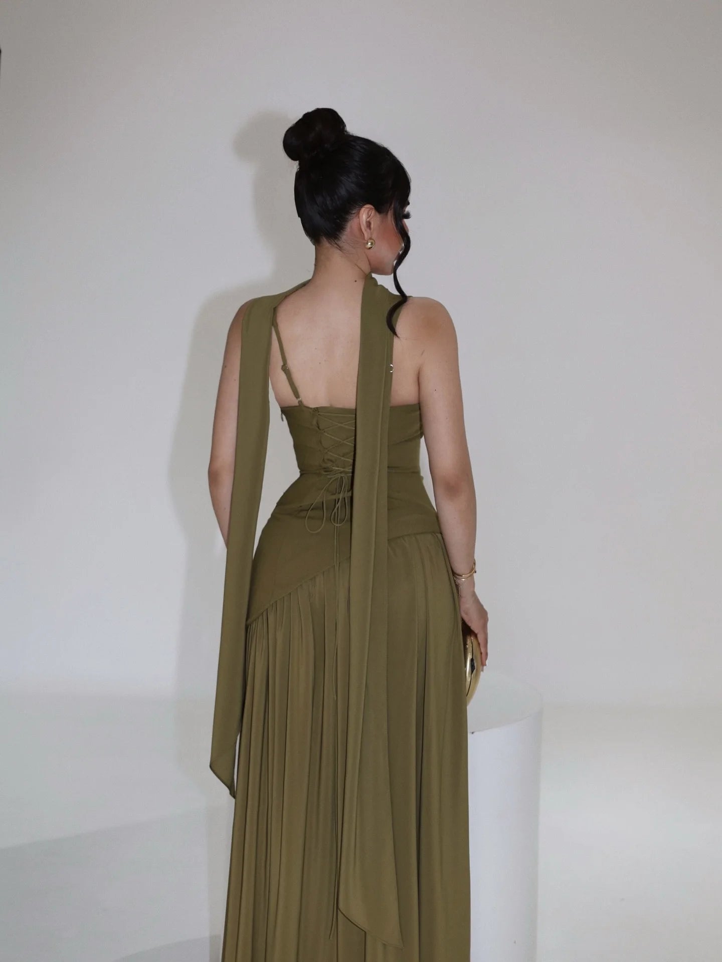 Vestido largo, sin mangas, con tirantes ajustables