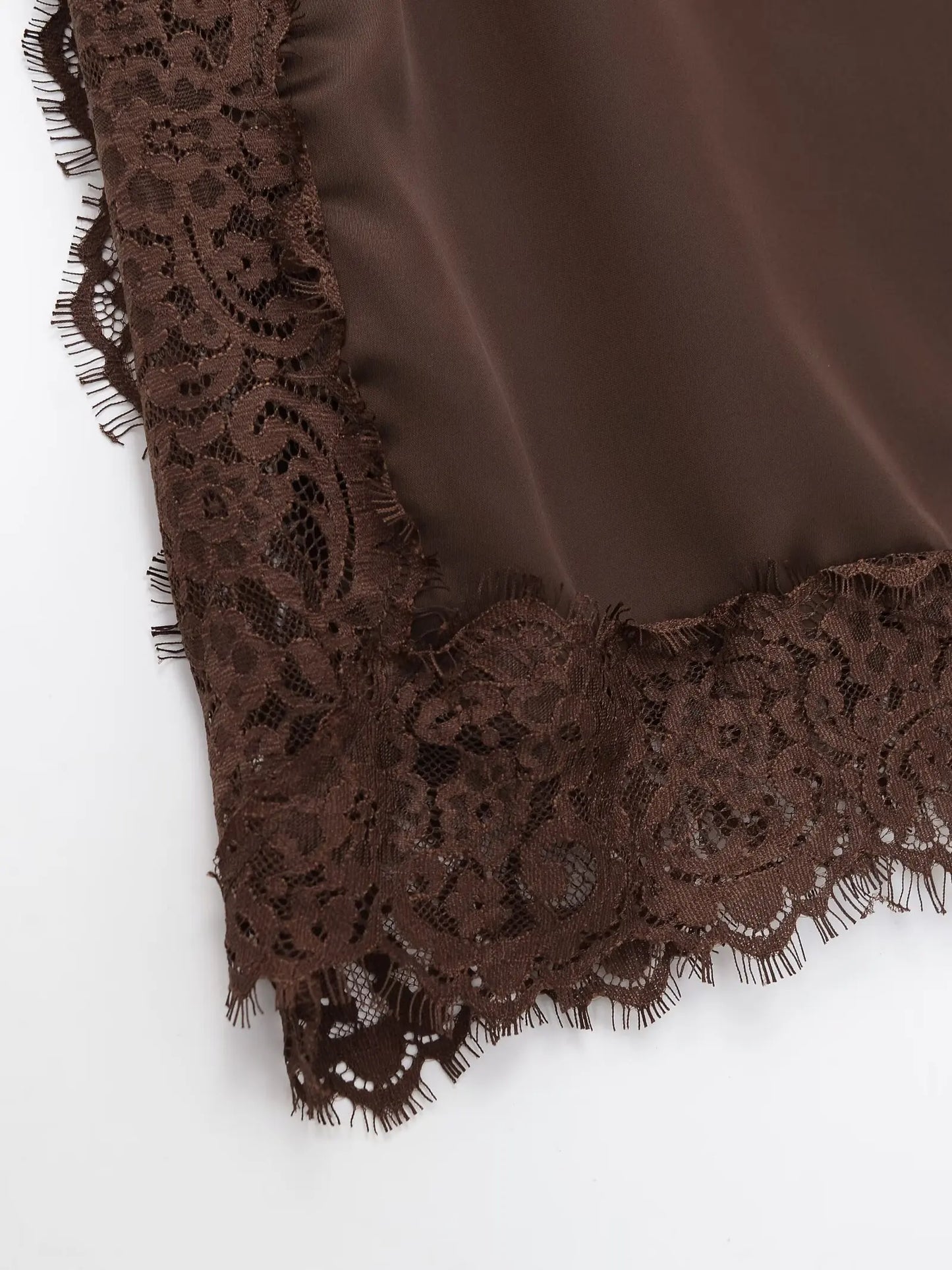 Tops sexis de satén con textura de encaje