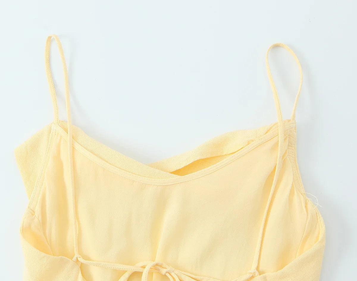 vestido sin espalda asimétrica ajustado con tirantes
