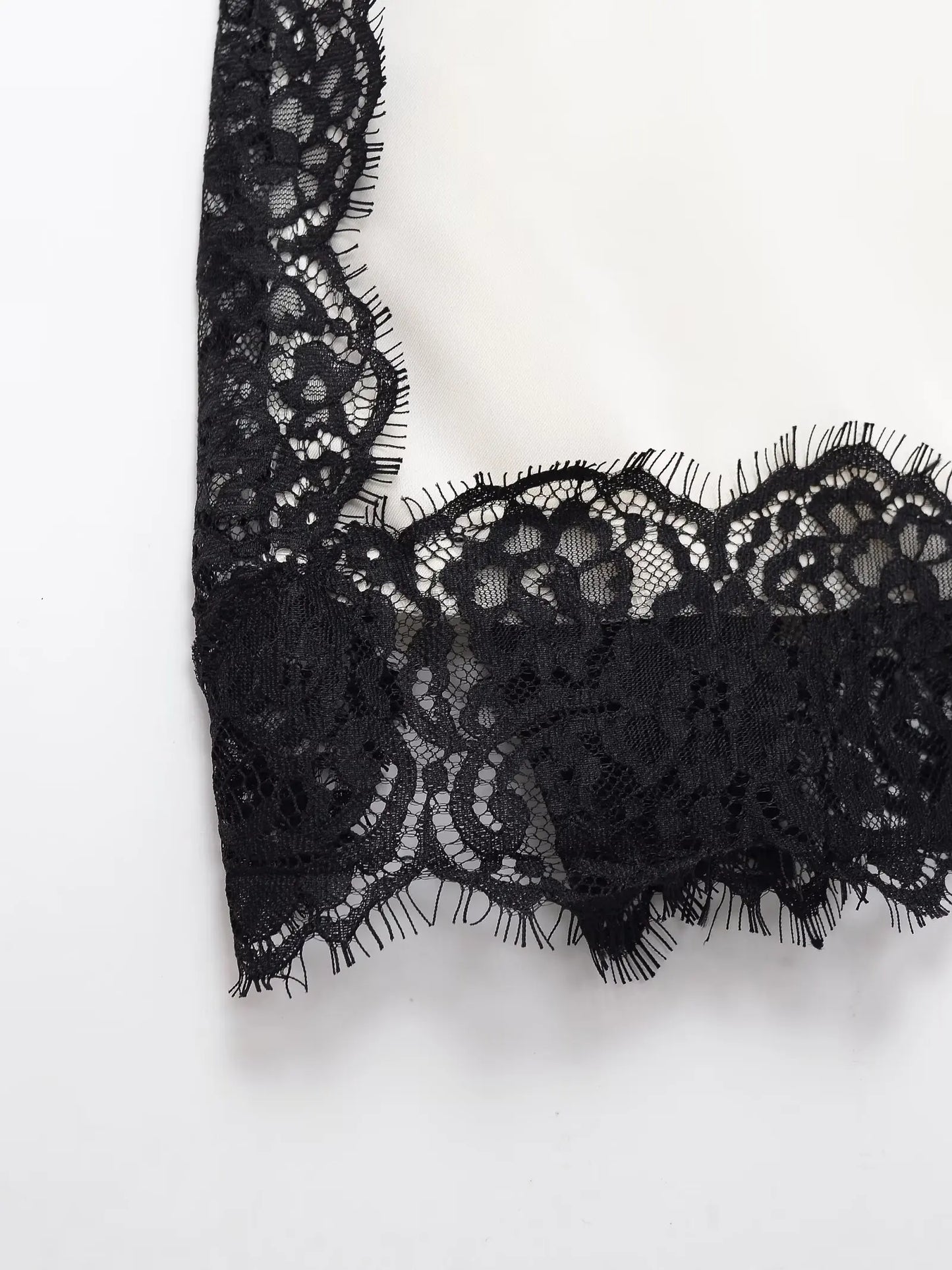 Tops sexis de satén con textura de encaje