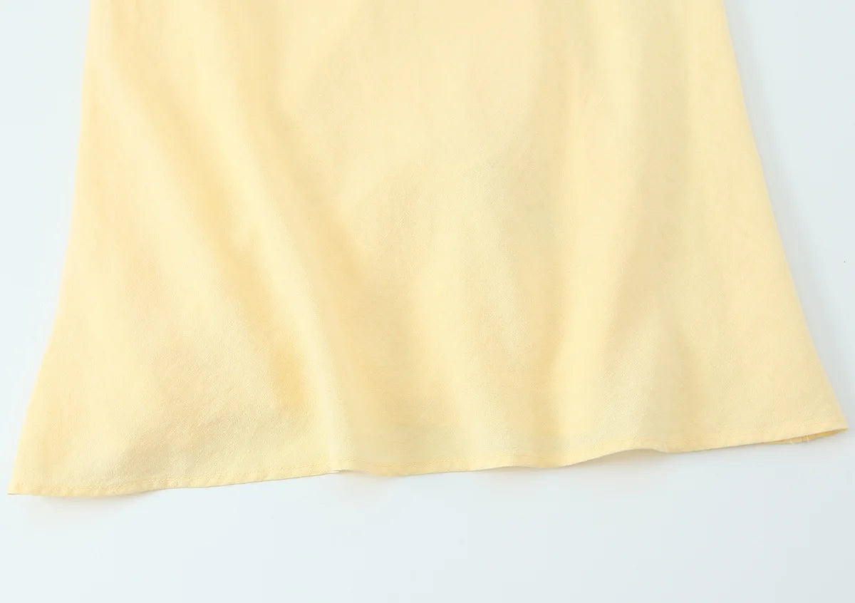 vestido sin espalda asimétrica ajustado con tirantes