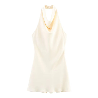 vestido con textura satinada