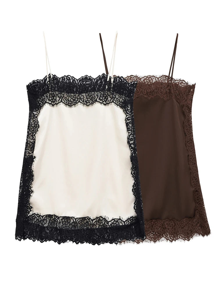 Tops de encaje ajustados a la moda