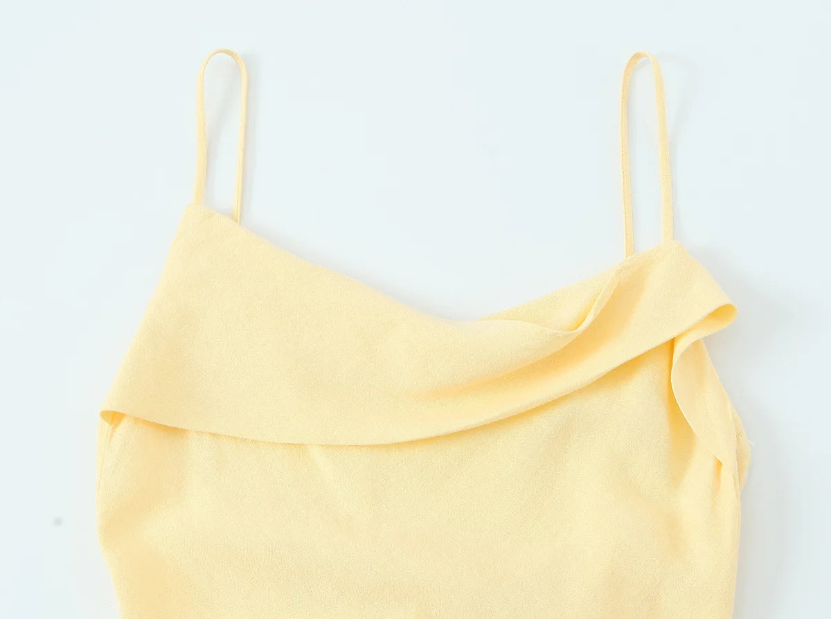 vestido sin espalda asimétrica ajustado con tirantes