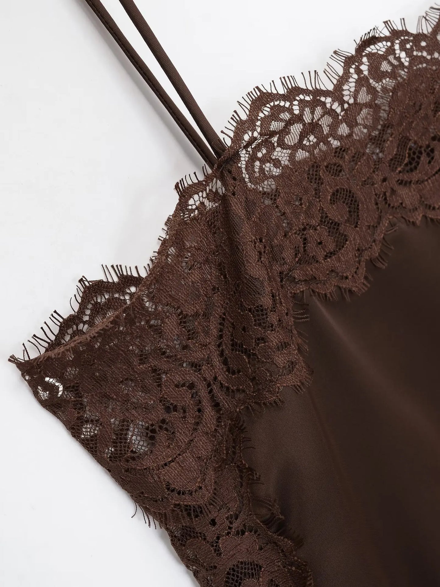 Tops sexis de satén con textura de encaje