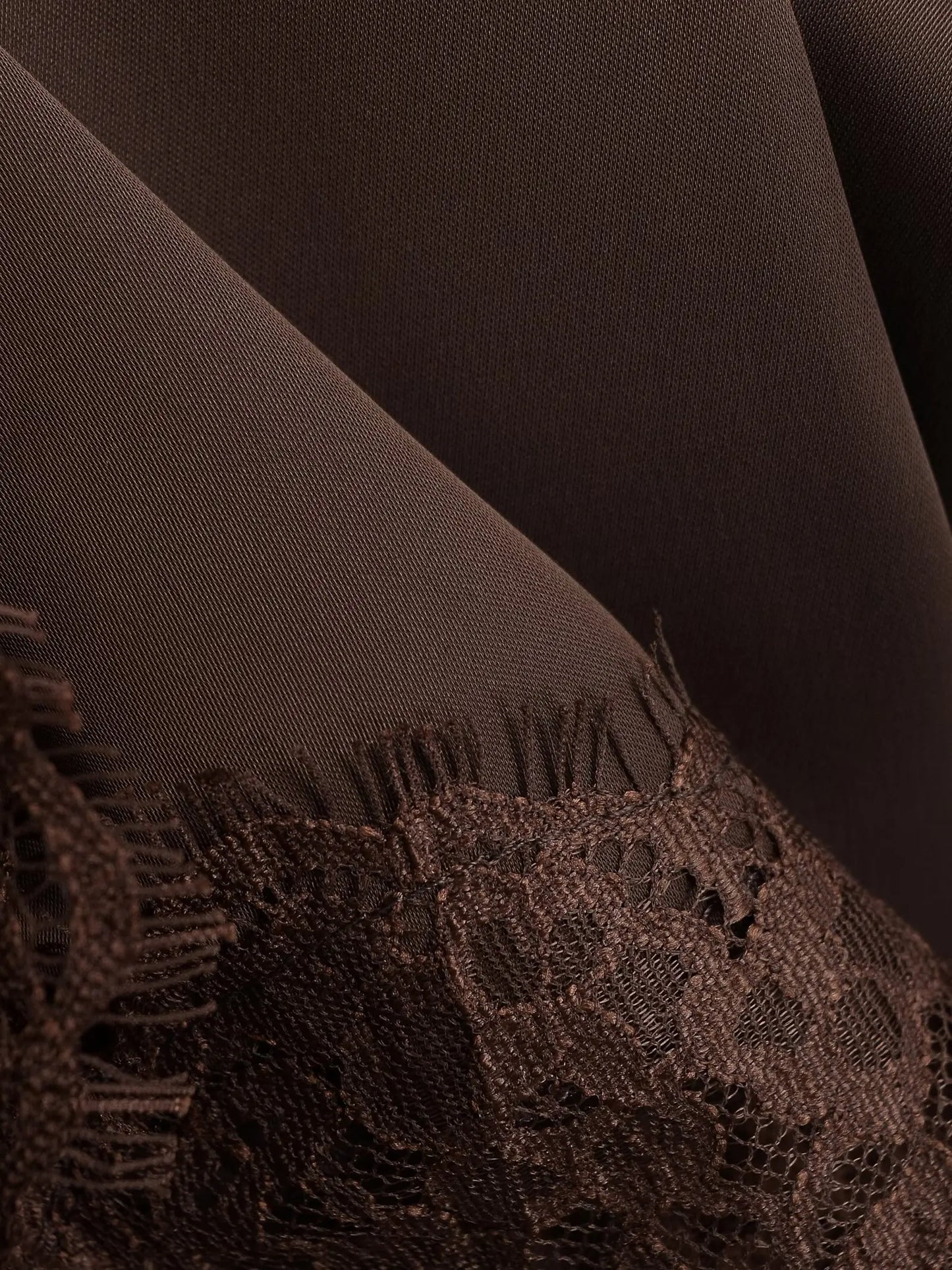 Tops sexis de satén con textura de encaje