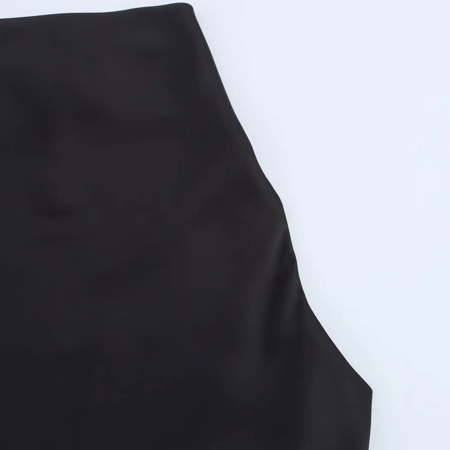 vestido con textura satinada