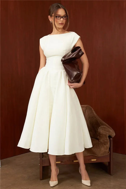 Vestido Elegante con Manga Capa y Espalda Descubierta