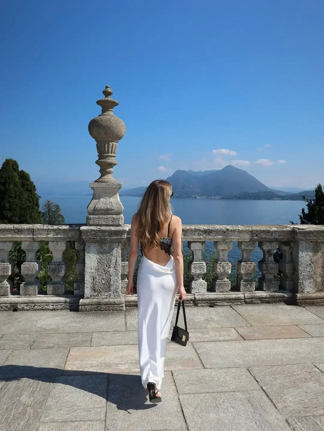 Vestido con tirantes de retazos