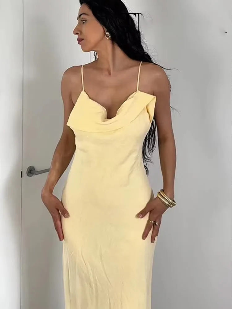 vestido sin espalda asimétrica ajustado con tirantes