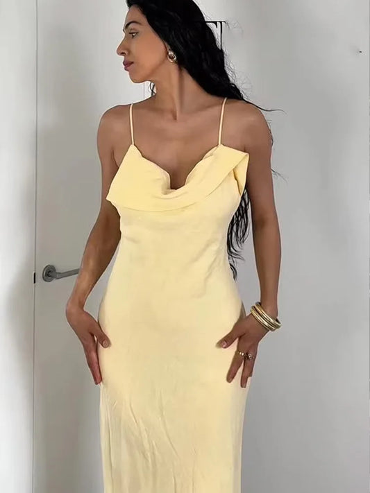vestido sin espalda asimétrica ajustado con tirantes