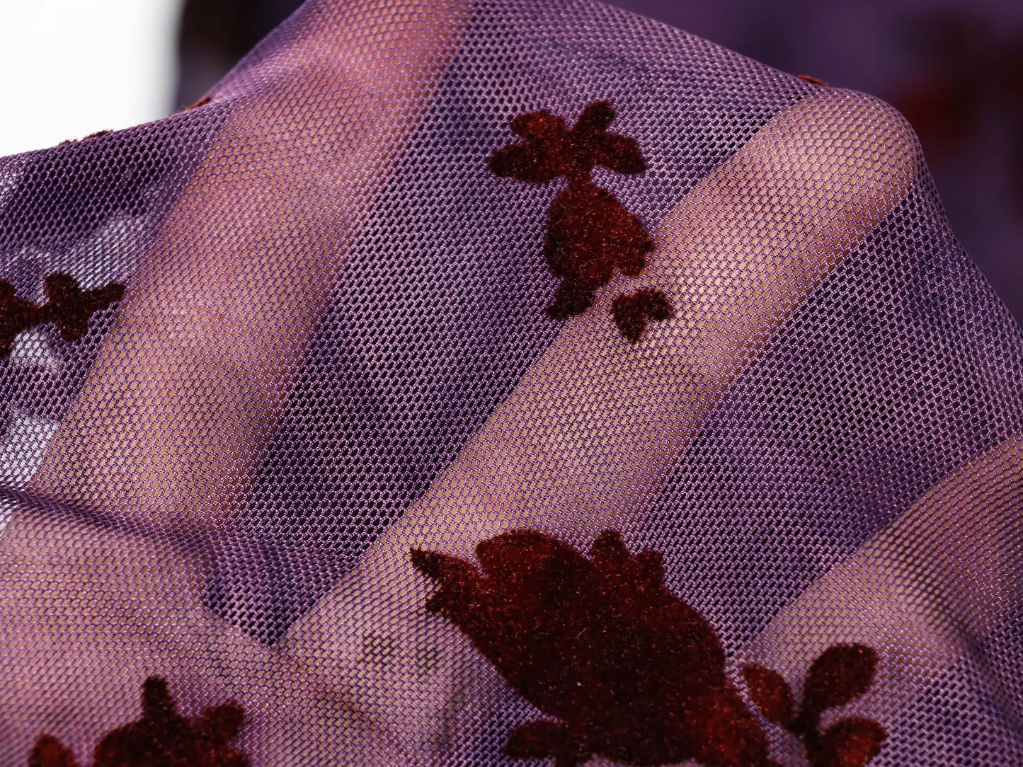 Vestido floral discreto elegante