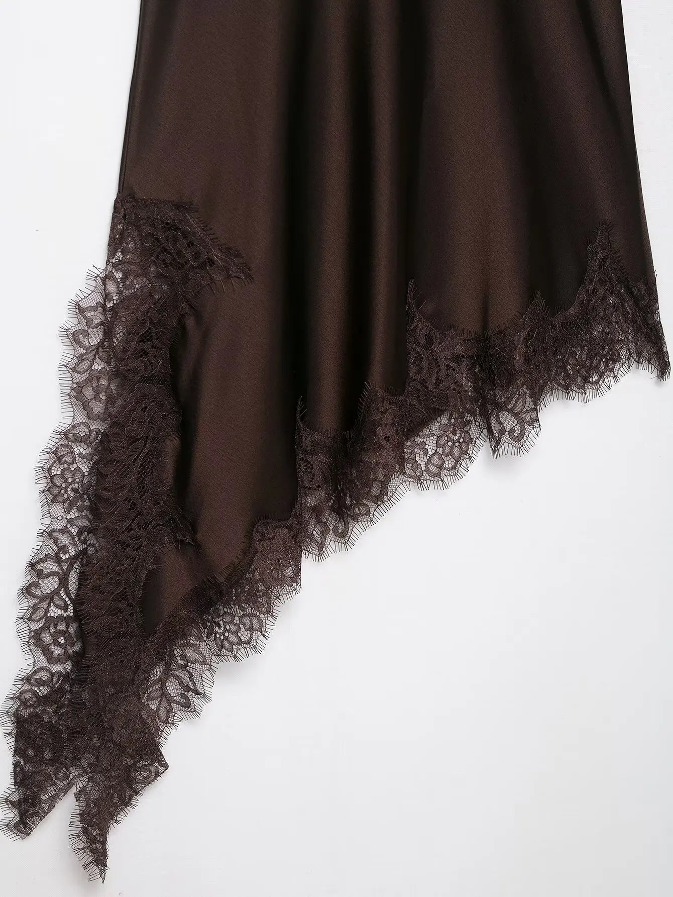 vestido transparente de encaje empalmado de satén