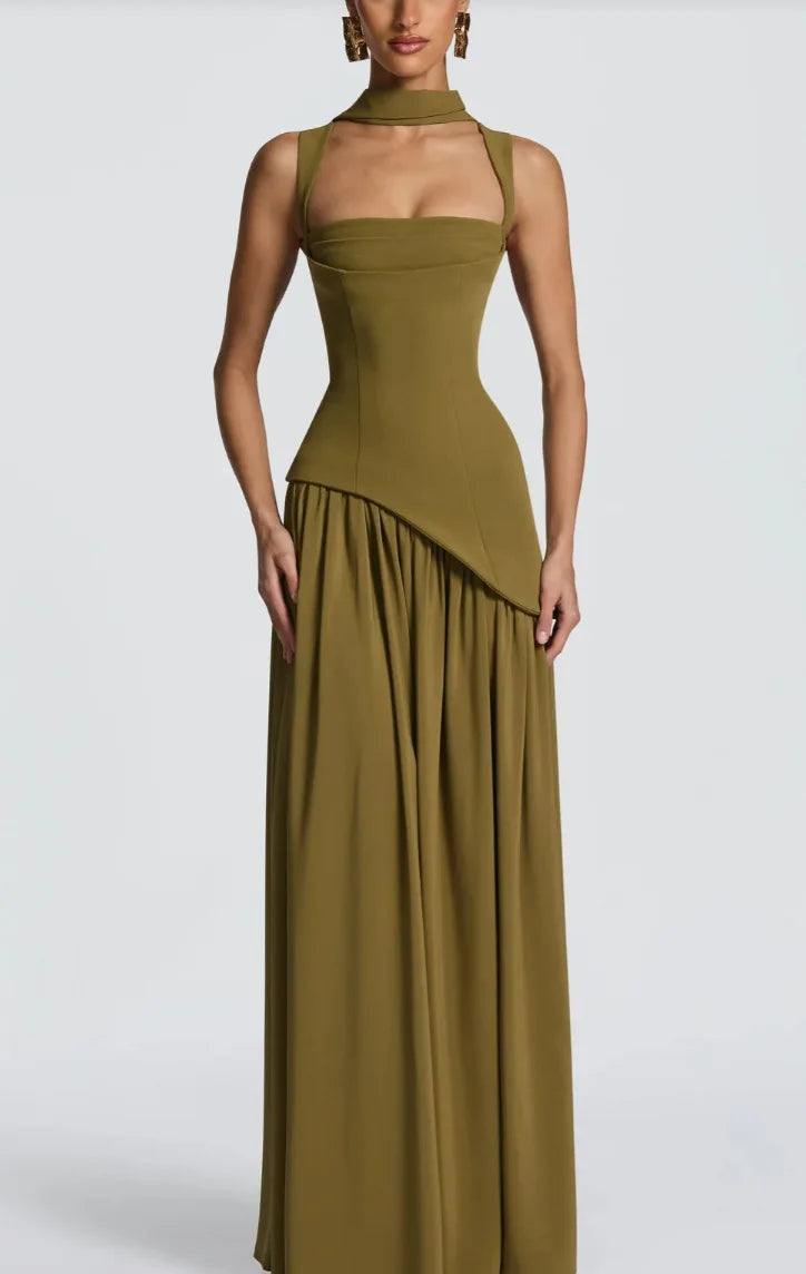 Vestido largo, sin mangas, con tirantes ajustables