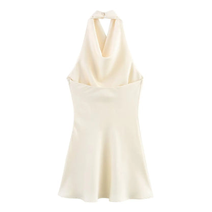 vestido con textura satinada
