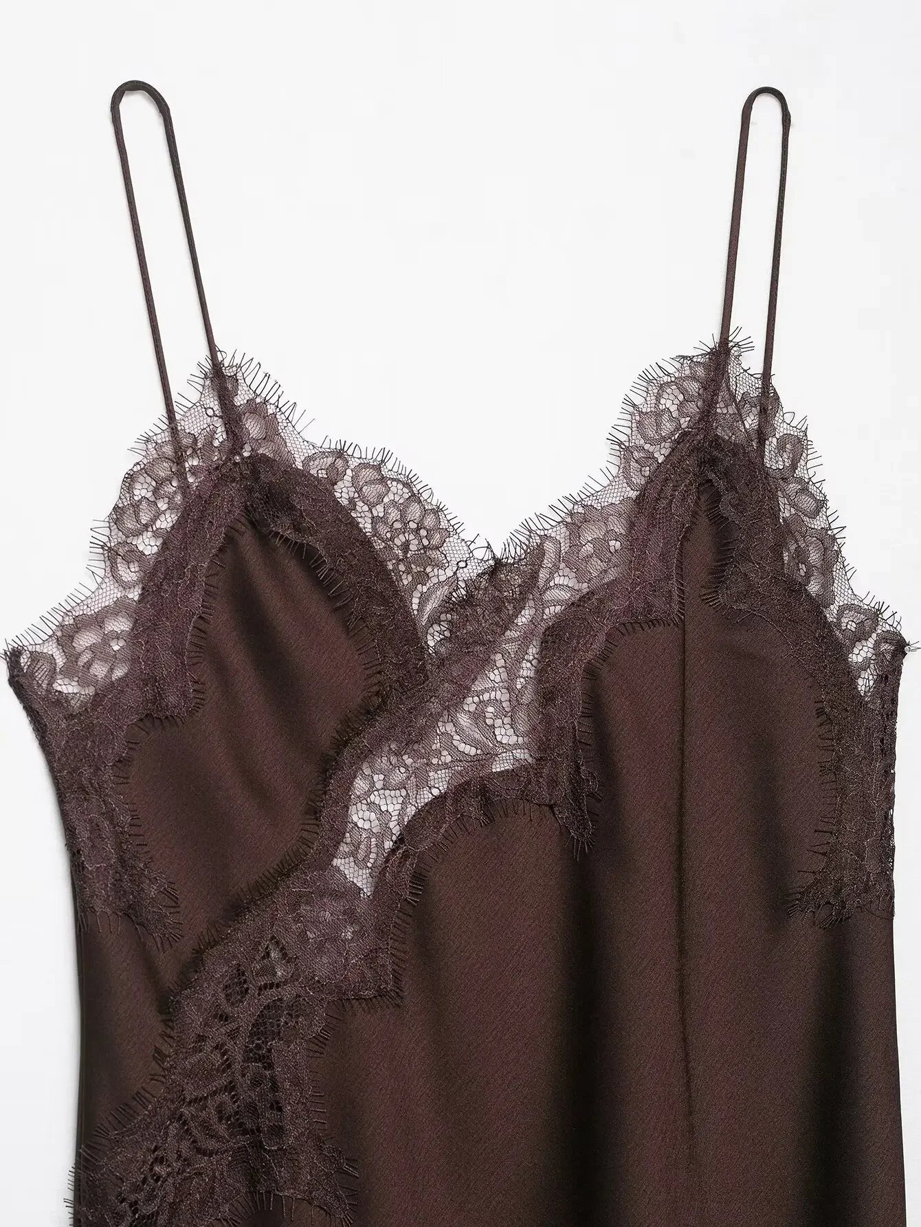 vestido transparente de encaje empalmado de satén