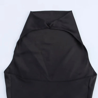 vestido con textura satinada