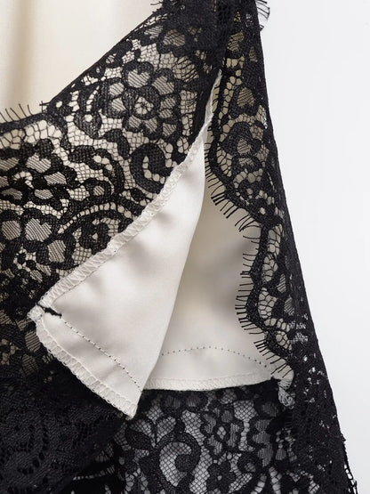 Tops de encaje ajustados a la moda