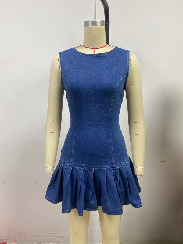 Fashionable and sexy sleeveless pleated waist denim dress